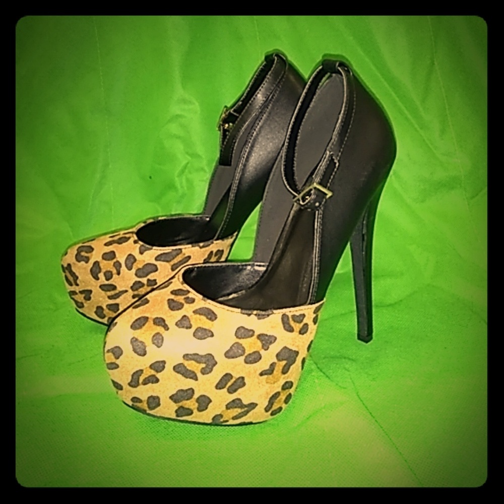 NWT | Paprika | Leopard / Black 6" Stilleto SZ 7.5